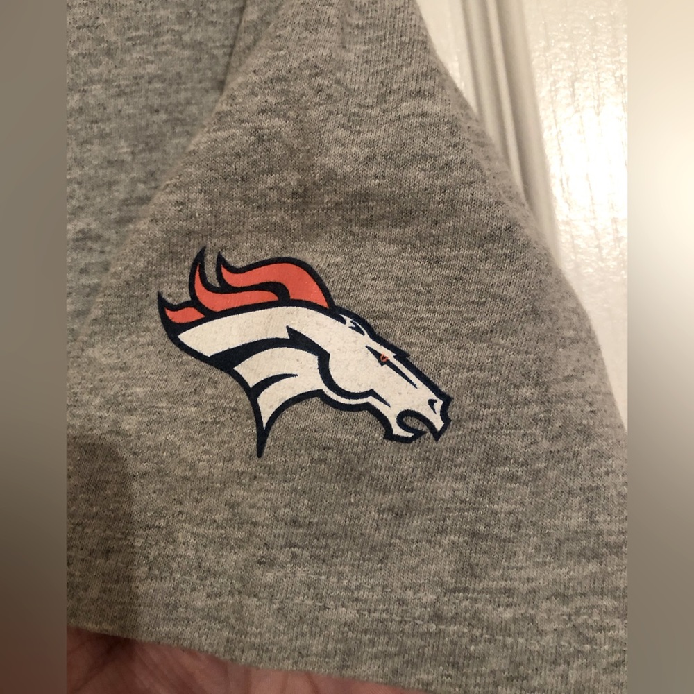 Denver Broncos Manning #18 size M tshirt in grey - Picture 6 of 8